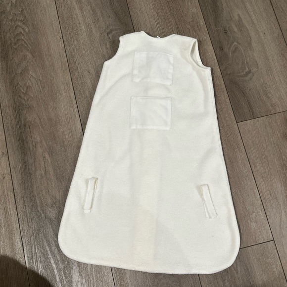 Halo SleepSack Swaddle | Newbornrn 6-12 lbs | Cream Color | Clean & Smoke Free - Picture 2 of 4